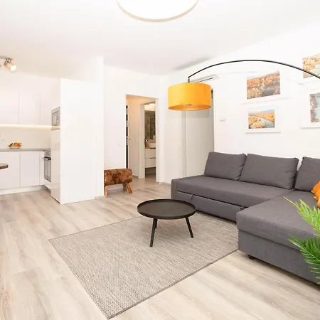 Elisabeth Downtown By Firsthost * Budapešť