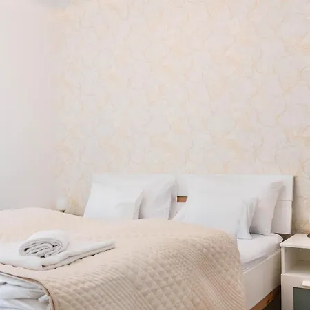 Elisabeth Downtown By Firsthost * Budapešť