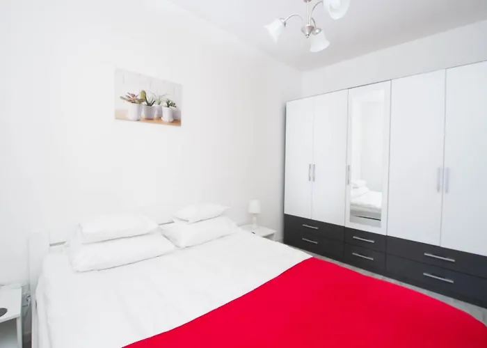 Elisabeth Downtown By Firsthost Daire